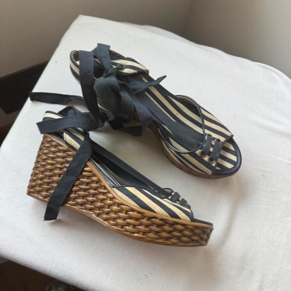 Montego-bay-club Women's Black and Navy Sandals